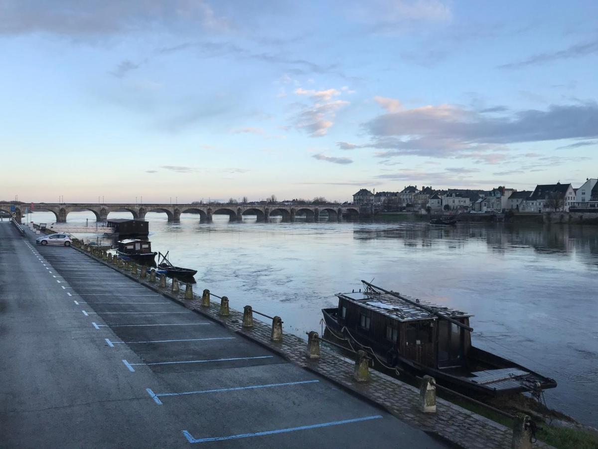 Jolie Maison Tuffeau Centre De Saumur Avec Local Velos Eksteriør billede